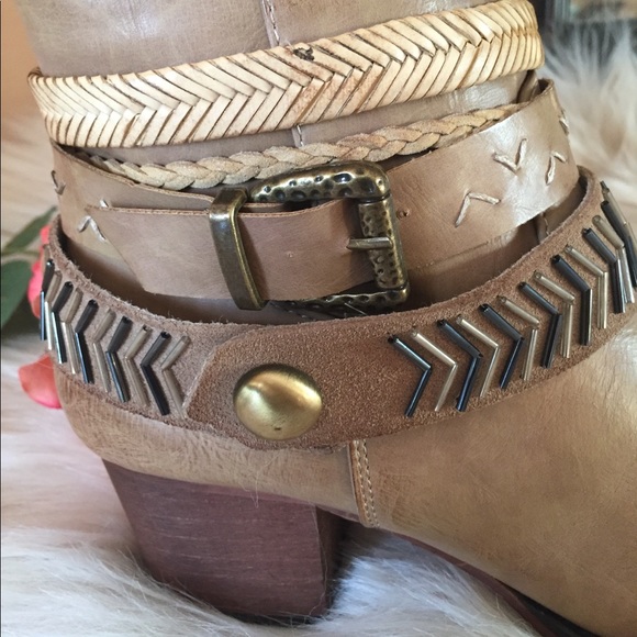 TAUPE FAUX LEATHER WESTERN BOOTS - Picture 7 of 8